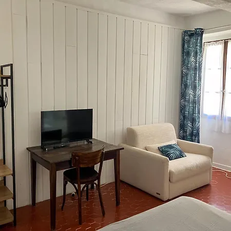 La Maison Des Hotes Bed & Breakfast